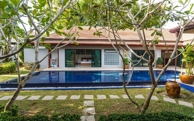 Villa Frangipani by Lofty