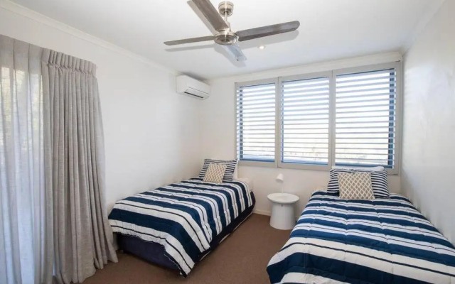 SALTWATER 1 - PENTHOUSE APARTMENT with OCEAN VIEWS