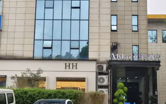 Ahlai Yalai Hotel (Jiucheng Amusement Park)