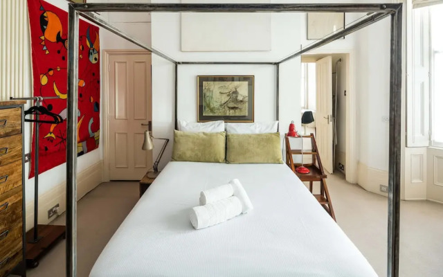 Sleek Simple & Peaceful 1Bd Flat Kensington