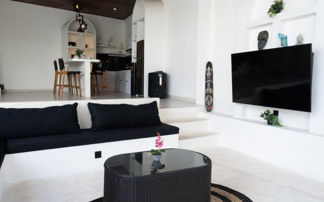 Santorini Luxury Villa