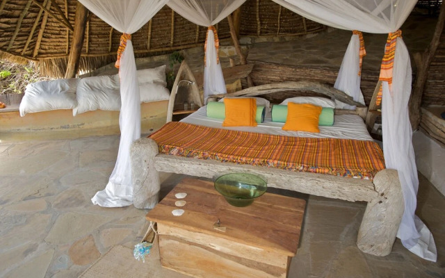 H12 Delta Dunes Lodge