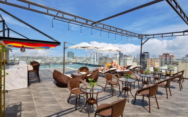 Golden Line Hotel