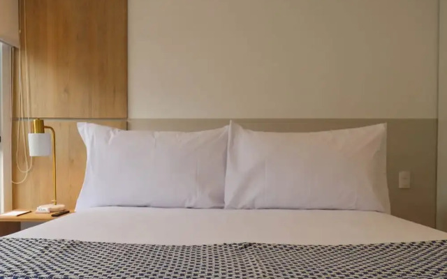 w Sophisticated 2BR With Balcony in Miraflores