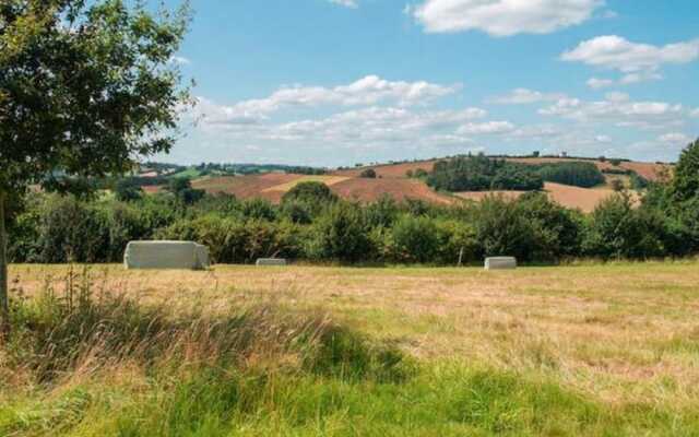 Lavish Holiday Home in Worcestershire With Jacuzzi