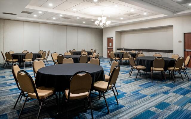 Holiday Inn Express and Suites Ontario Airport by IHG