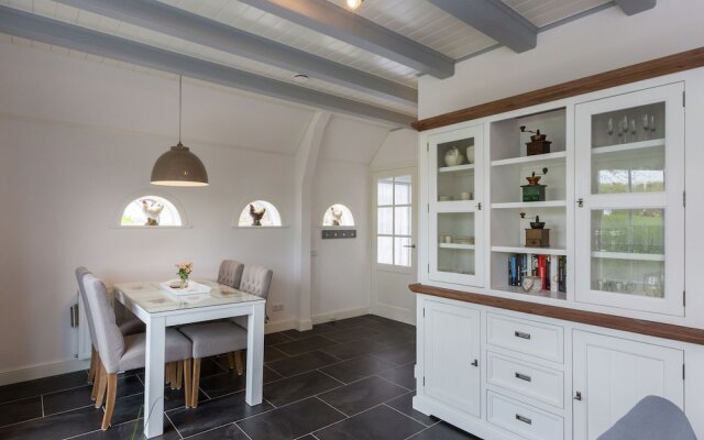 Very attractive holiday home near the beach of Westkapelle