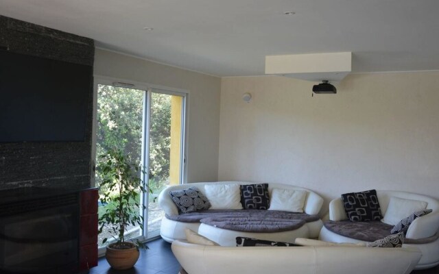 Villa With 3 Bedrooms in Saint-andré-de-la-roche, With Wonderful Mount