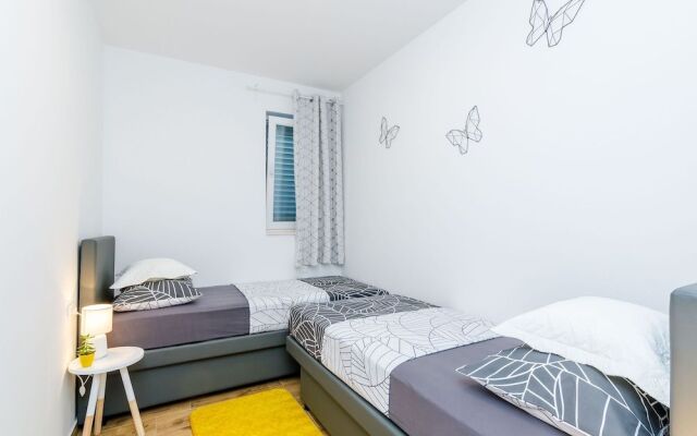 Apartment Moon River