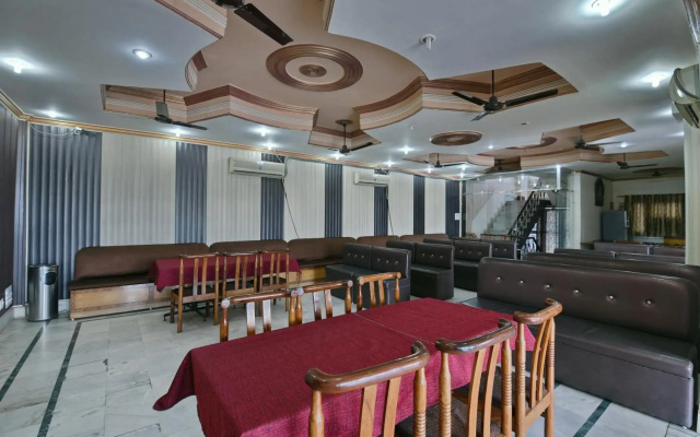 OYO 5851 Mehfil Hotel