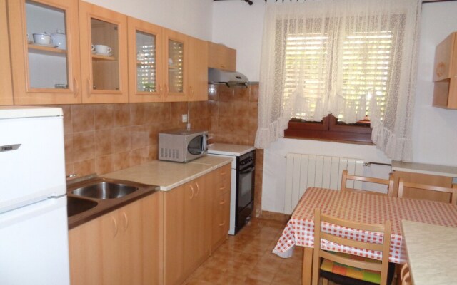 Apartments Ivica - Quiet Street