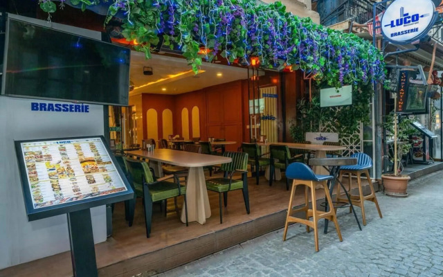 Raymond Blue Hotel