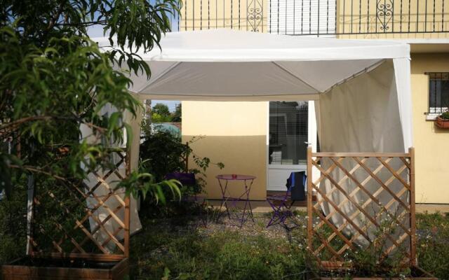 Studio Lumineux Avec Terrasse