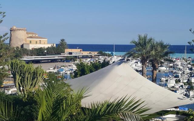 Playa Elisa Bay app 411