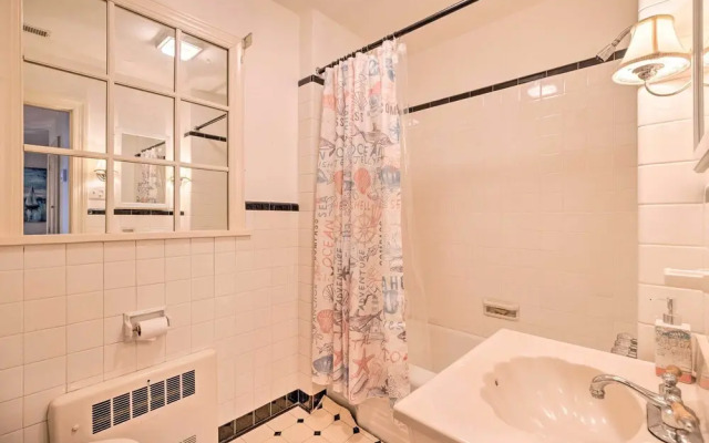 Beachfront Urbanna Home w/ Gas Grill & Deck!