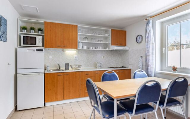 Holiday Hill 42404
