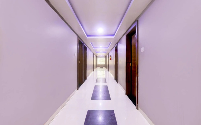 OYO 27960 Hotel Divya Sai Palace