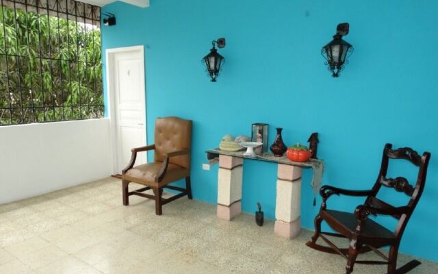 Chescos Hostel & Hotel