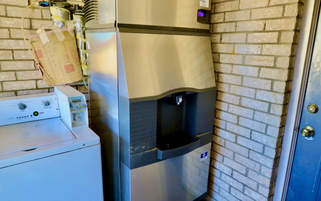 Regency Inn & Suites