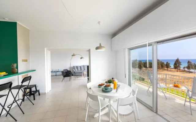Protaras H2O Seafront Suite