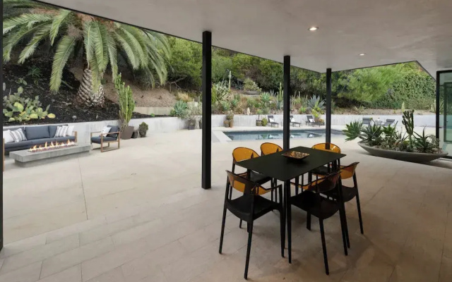 Valea Estate - Secluded Beverly Hills Retreat 1-acre Oasis