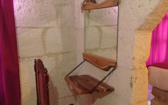 Ottoman Cave Junior