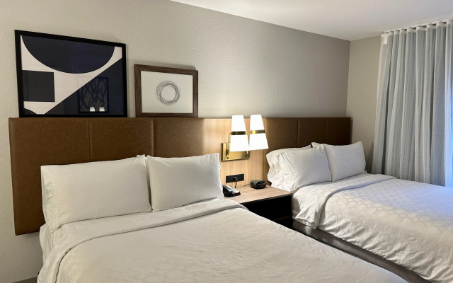 Staybridge Suites Milwaukee West-Oconomowoc by IHG