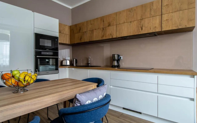 Executive Bright Apt. by Ruterra