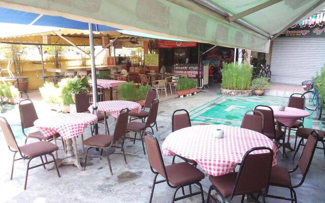 Discovery Cafe and Guesthouse