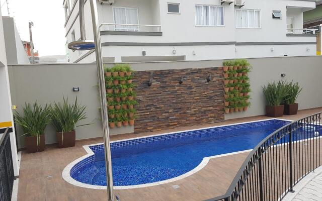 VAR-101A Dpto amplio en condomínio cerrado con piscina
