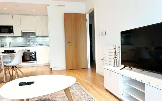 London Apartment Oasis - Close to City Center