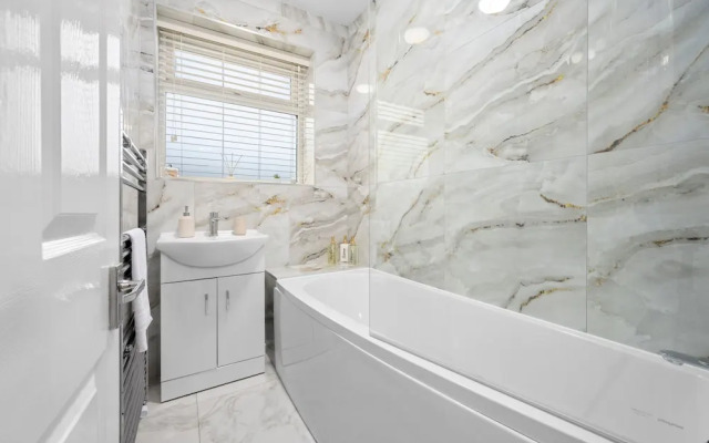 Modern 3-bedroom Home With Garden