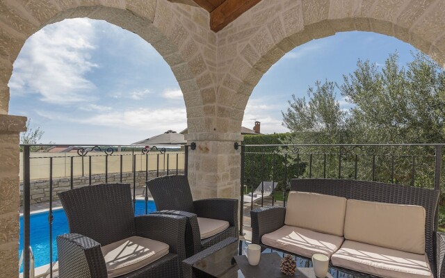 Villa with Private Pool Just 10 Minutes Drive From the Beach And Porec Center