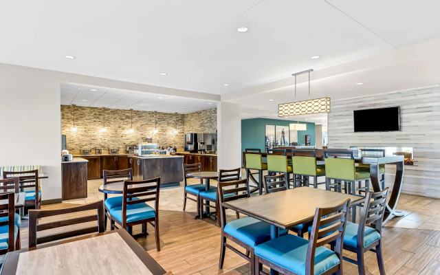 Best Western Plus Bolivar Hotel & Suites