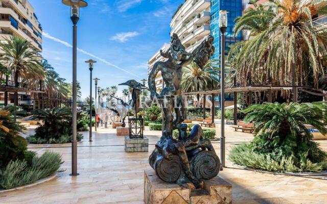 Modern 1 BR apartement in very center of Marbella.