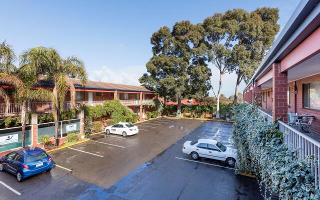 Best Western Plus Service Inn & Suites