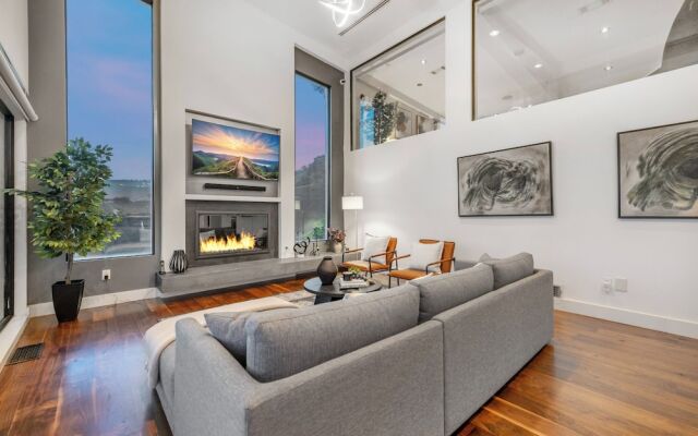 Summitridge - An Elegant Estate With Unobstructed City and Ocean Views