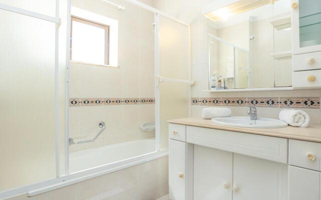 Terrace Beach Apartment by Rent4all