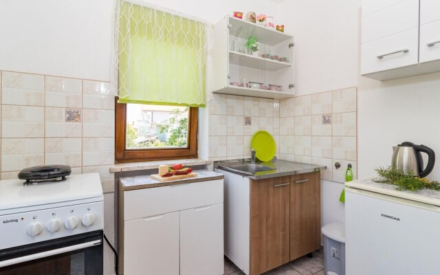 Awesome Apartment in Valbandon With 1 Bedrooms and Wifi