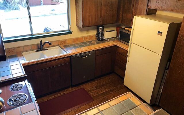 Mammoth S #221 2 Bedroom Condo