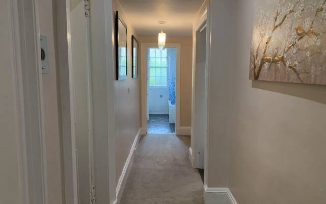 JOIVY Adorable 1 Bed Flat Near West End