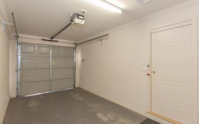 Khione 5/23-25 Kirwan Close