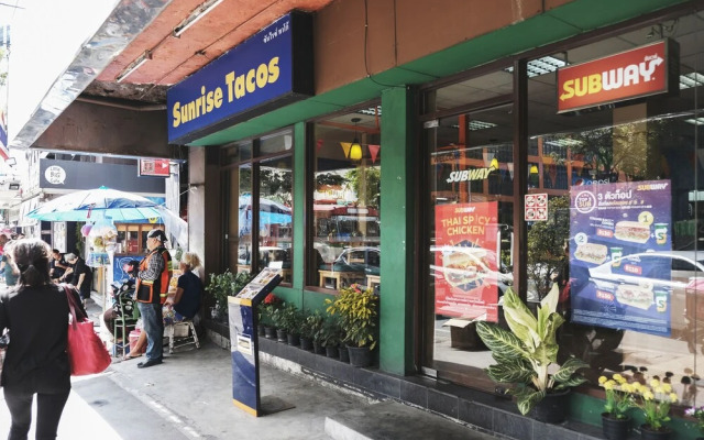 Clover Haus Sukhumvit 33 By Favstay