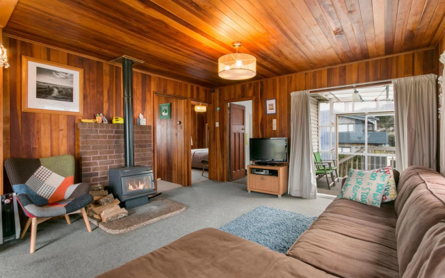Waihi Charm - Waihi Beach Holiday Home