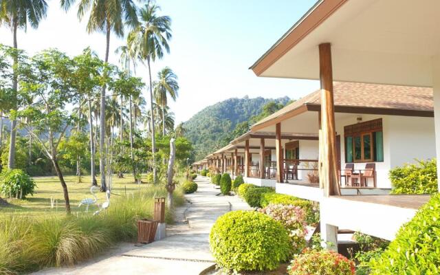 Koh Ngai Paradise Beach Resort