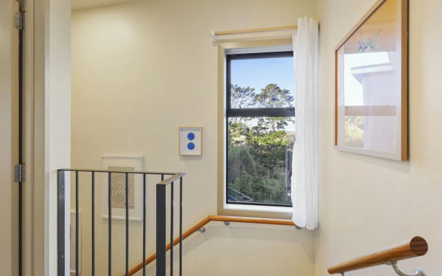 Super Chic Apt nr Albany Mall - Carpark