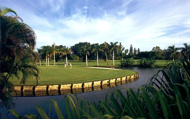 Naples Beach Club, a Four Seasons Resort