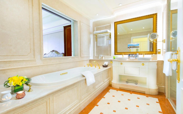 Legend Palace Hotel