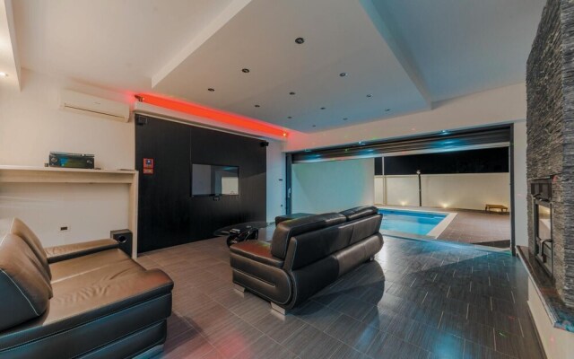 Stunning Home in Vrsi Mulo With Wifi and 4 Bedrooms