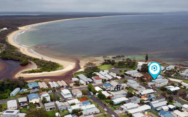 Sandy Feet Retreat - Pet Friendly - 1 Min Walk to Beach